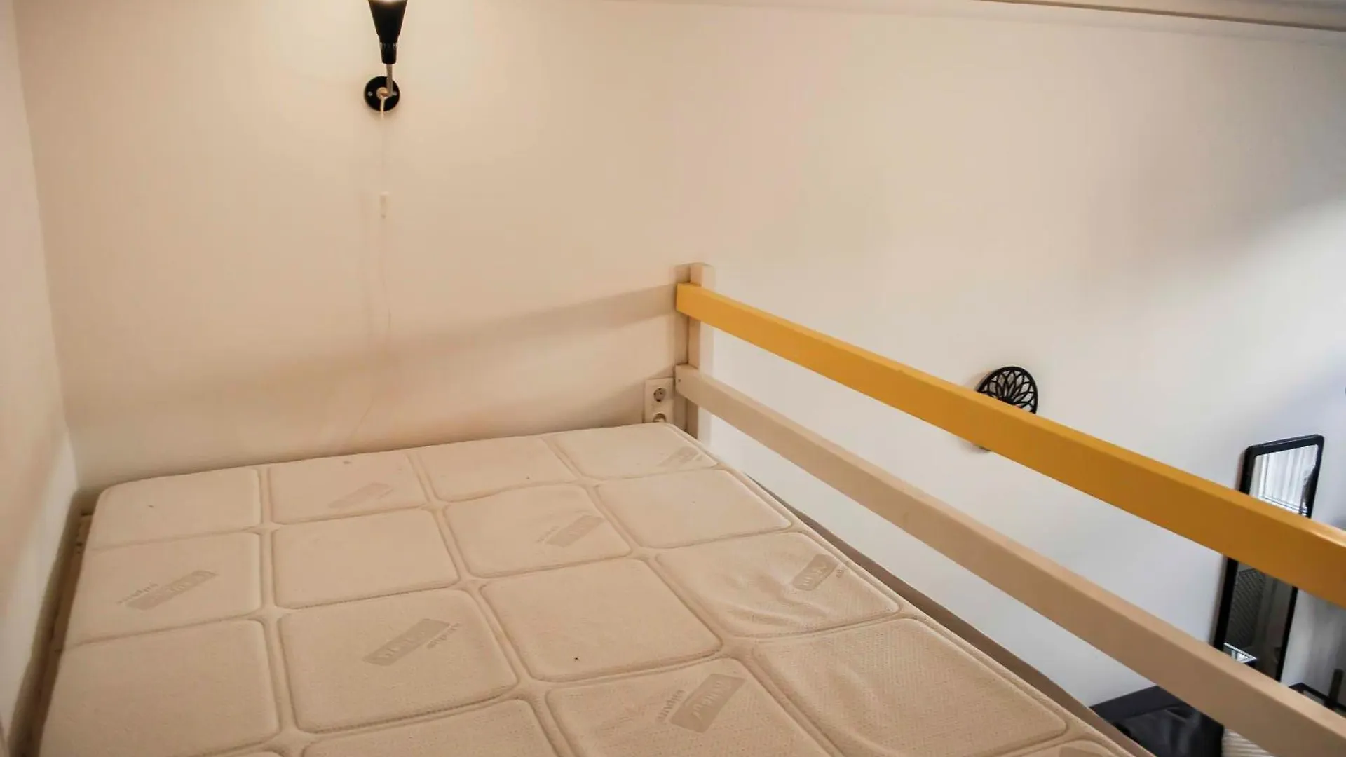 Yellow And Bright Studio Apartment Budapest 0*,  Hungary