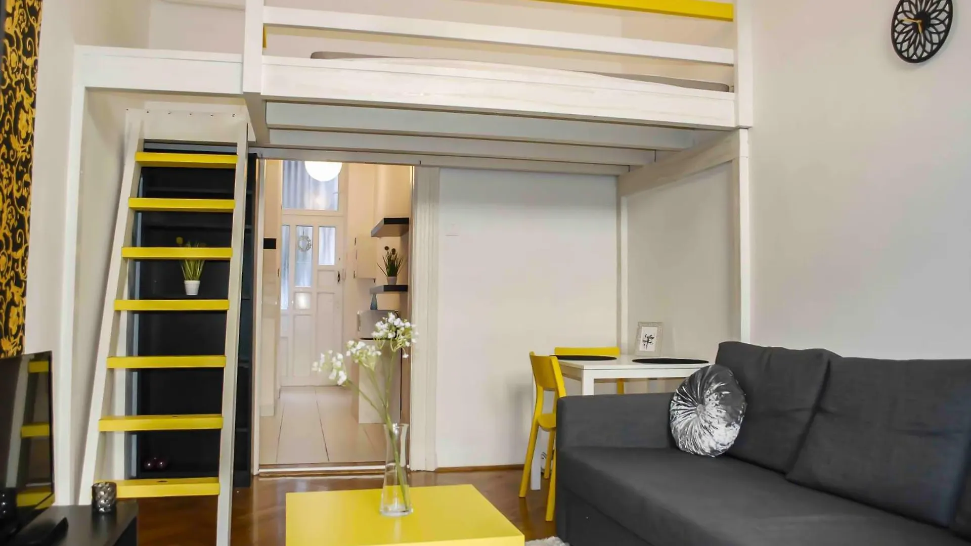 Yellow And Bright Studio Apartment Budapest 0*,  Hungary