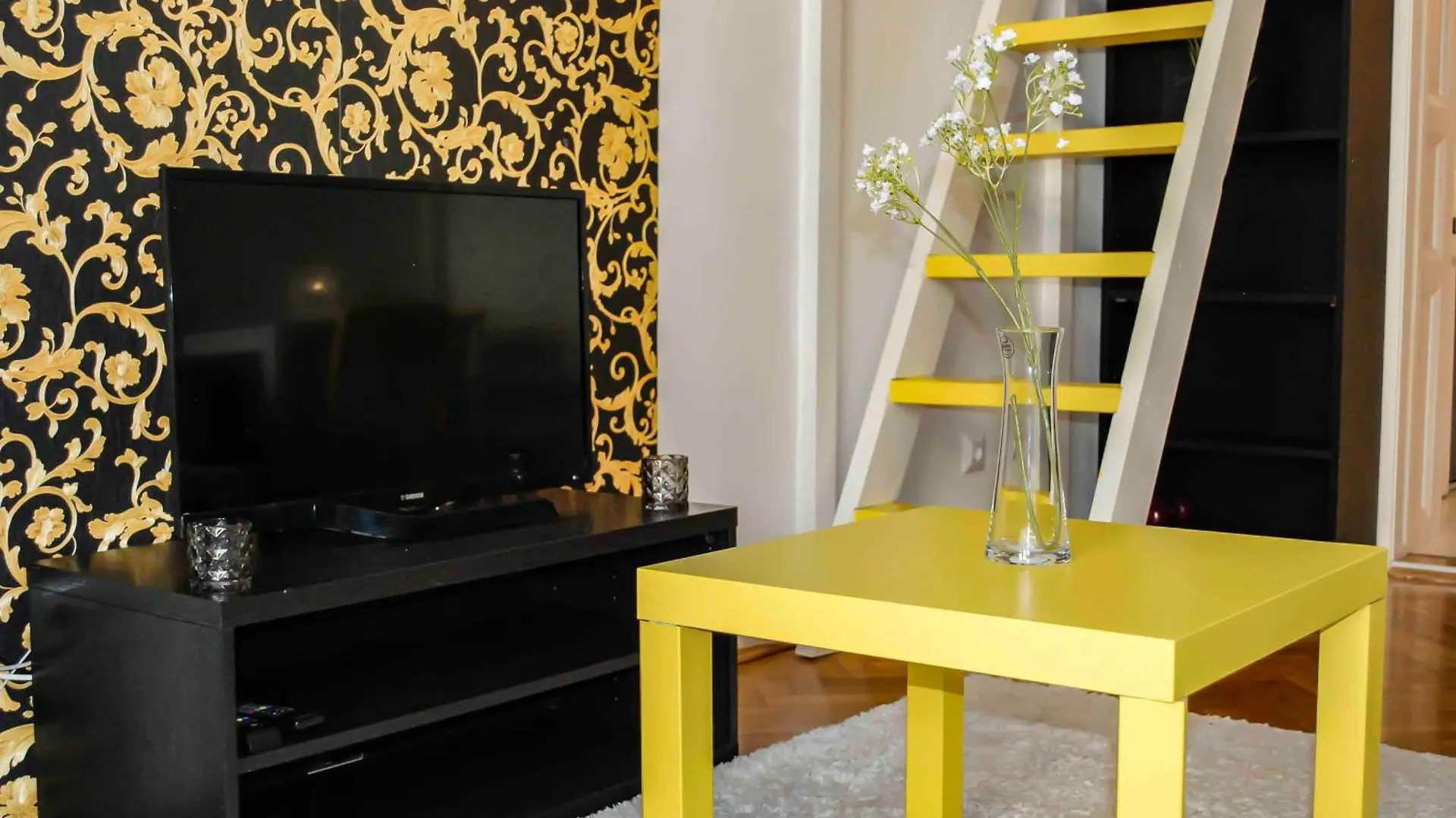 Yellow And Bright Studio Apartment Budapest