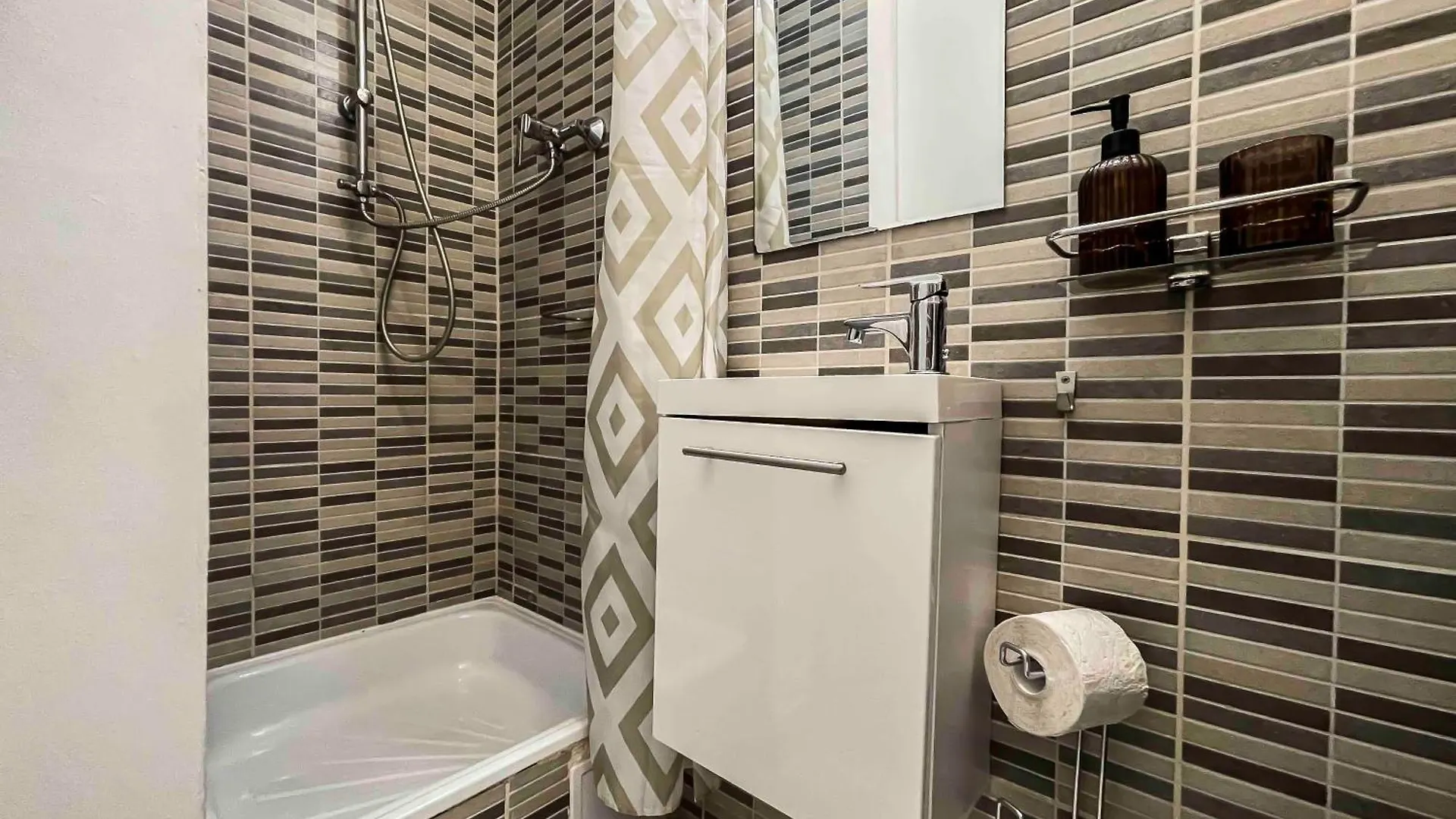 Yellow And Bright Studio Apartment location